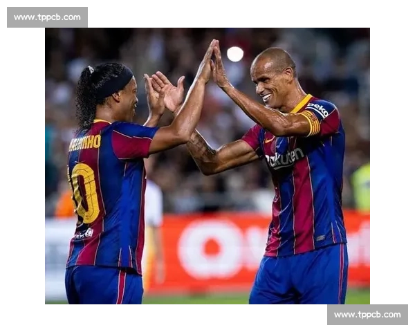 2025 传奇明星赛首尔开踢 小罗卡西领衔攻防对决