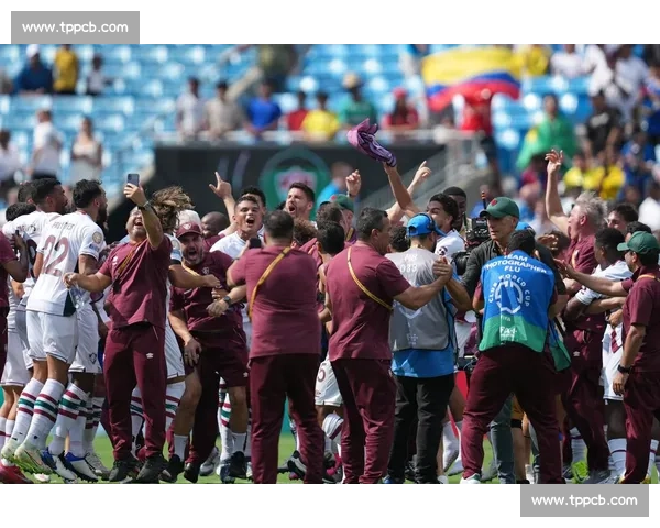 帕尔梅拉斯铁卫加时染红！116 分钟两黄变一红，10 人应战惊险晋级世俱杯八强